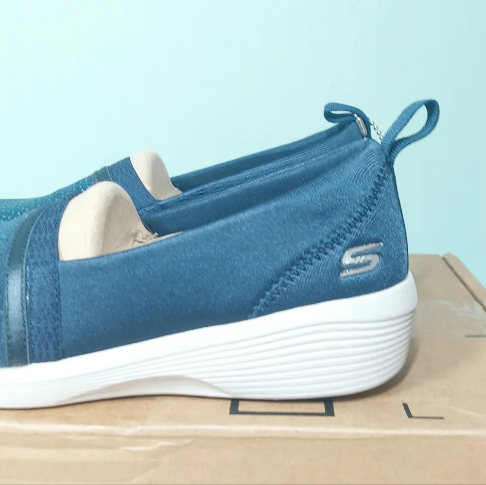 Skechers On The Go Navy Slip-On Memory Foam Women's Walking Shoe Size 5.5 NWT - Picture 3 of 10